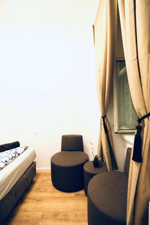 Modern Double Room Js A Wien Exteriör bild